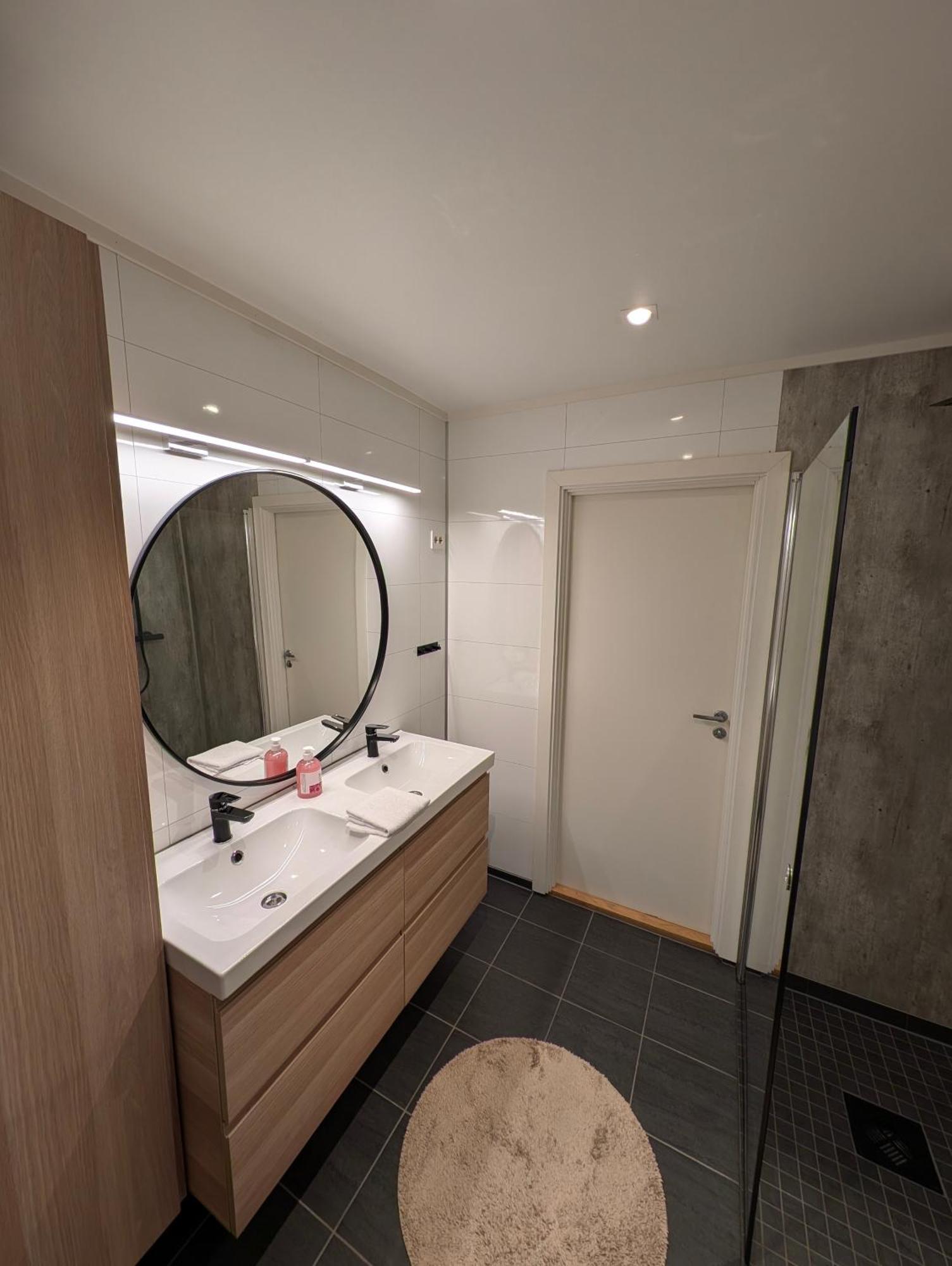 Reine City Apartment Room photo